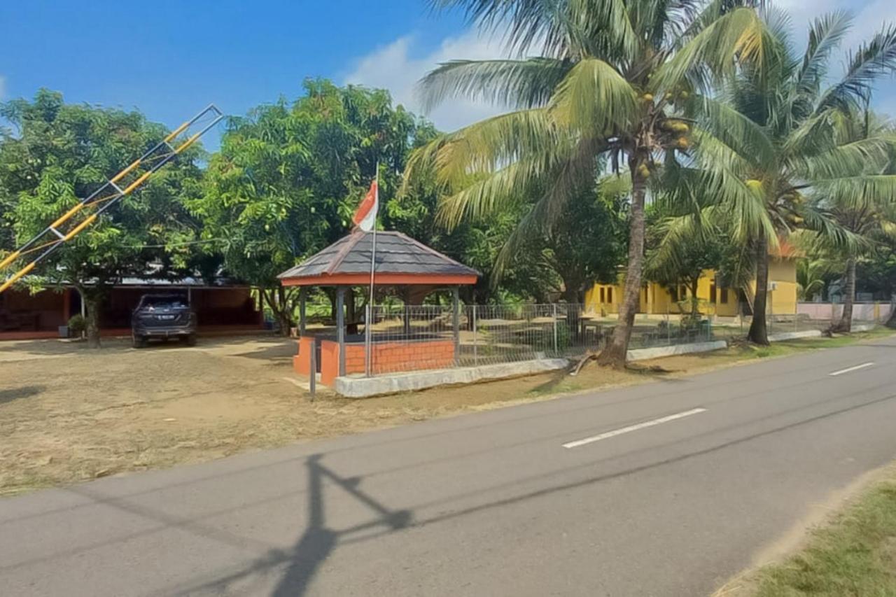 Отель Aa Bungsu Syariah Balekambang Ciletuh Sukabumi Redpartner Cilowa Экстерьер фото